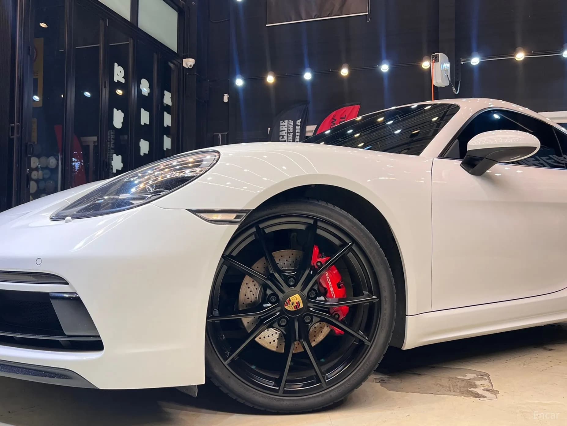 718 Cayman