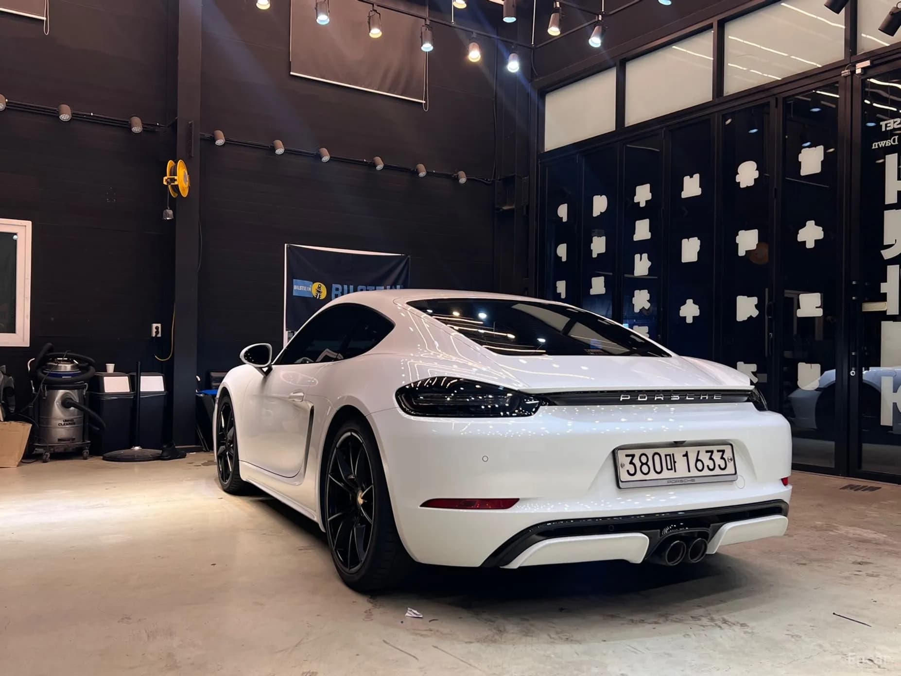 718 Cayman