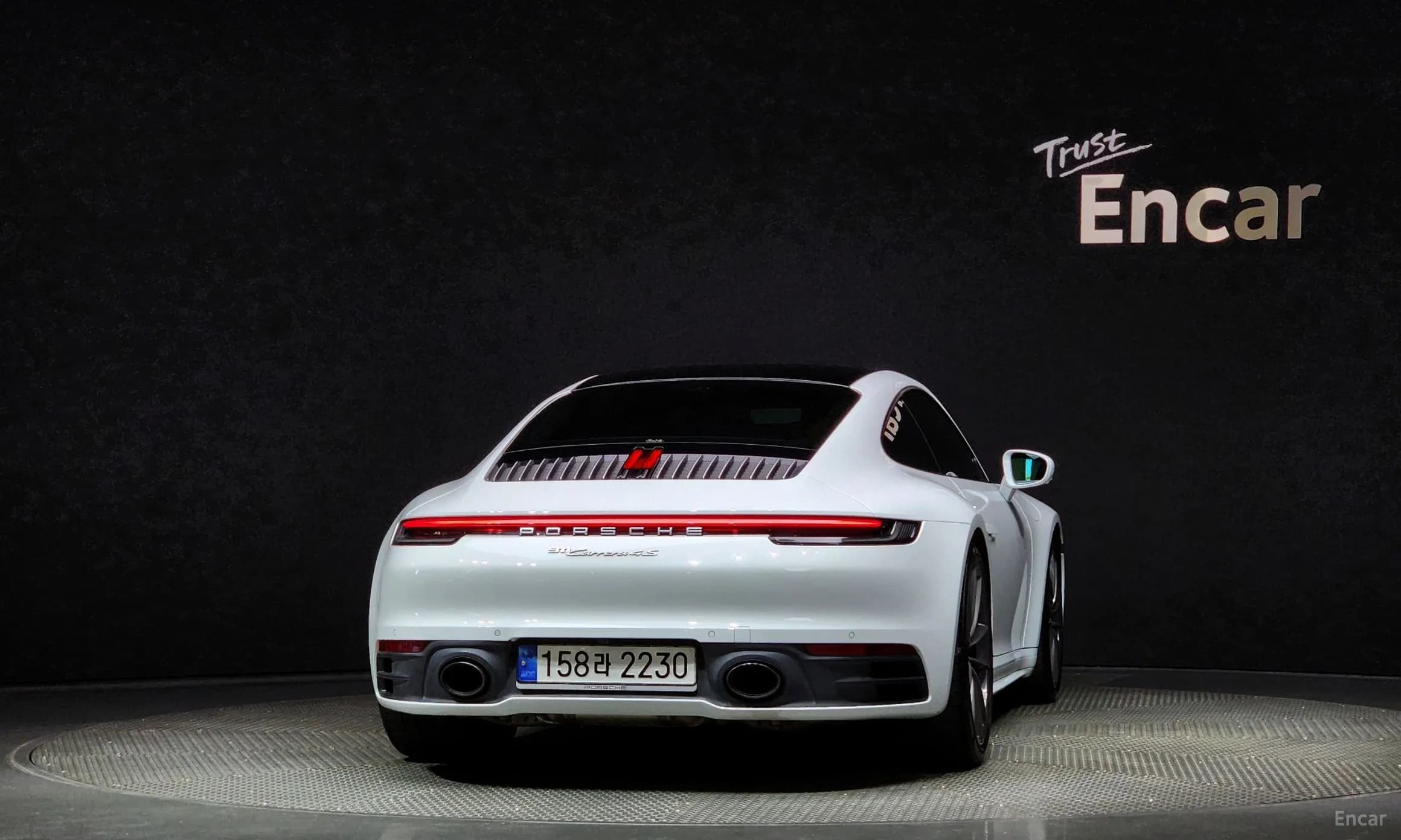 911 (992)