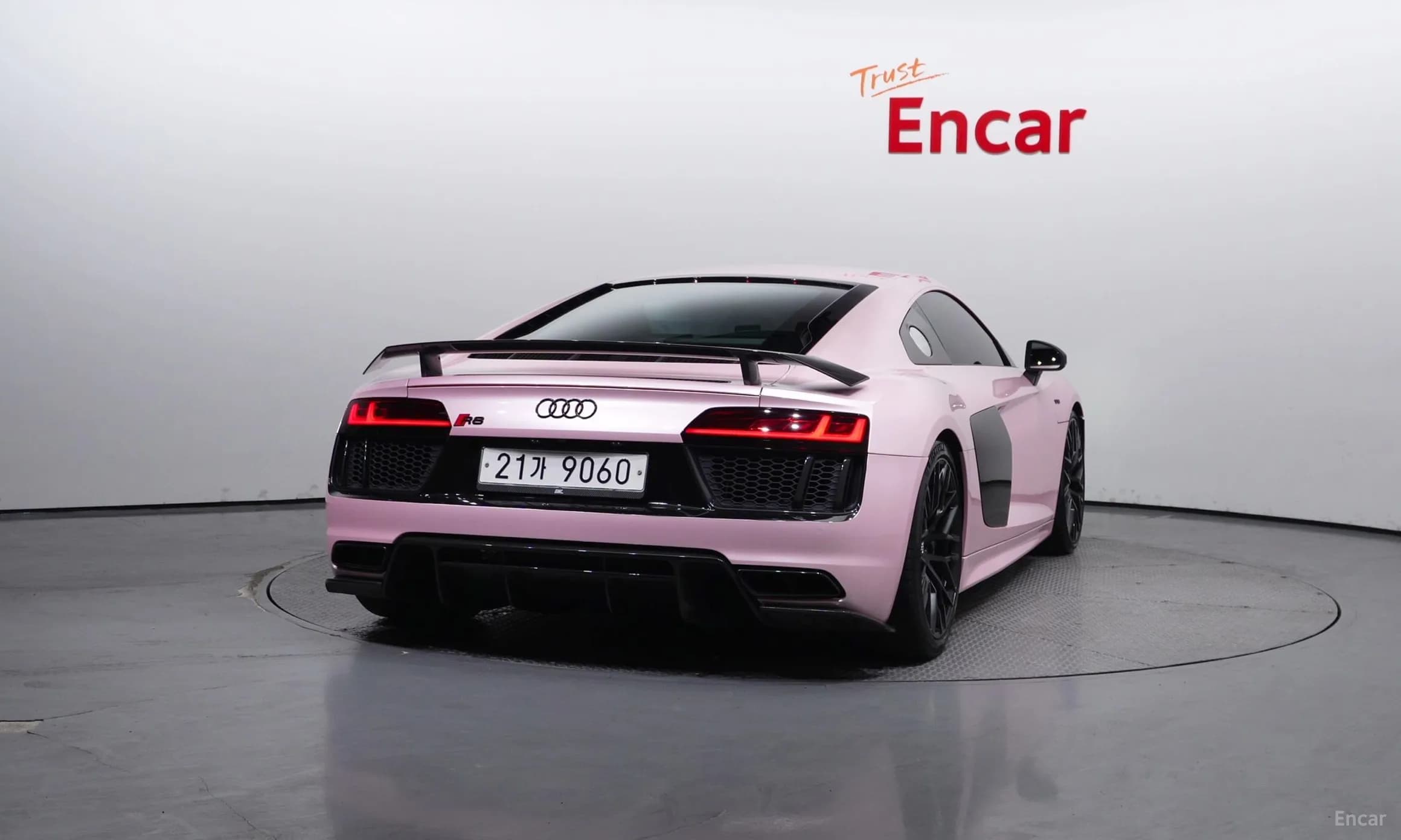 R8 (4S)