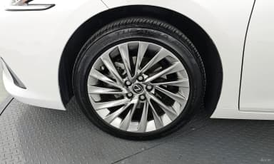 ES300h 7th Generation