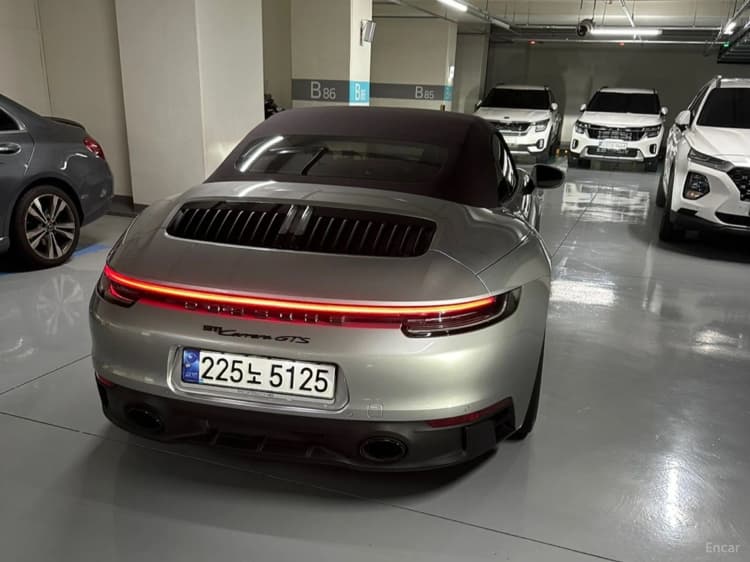 911 (992)
