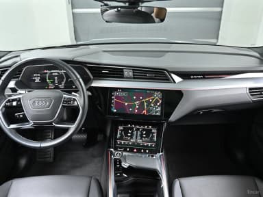 Q8 e-tron (GE)