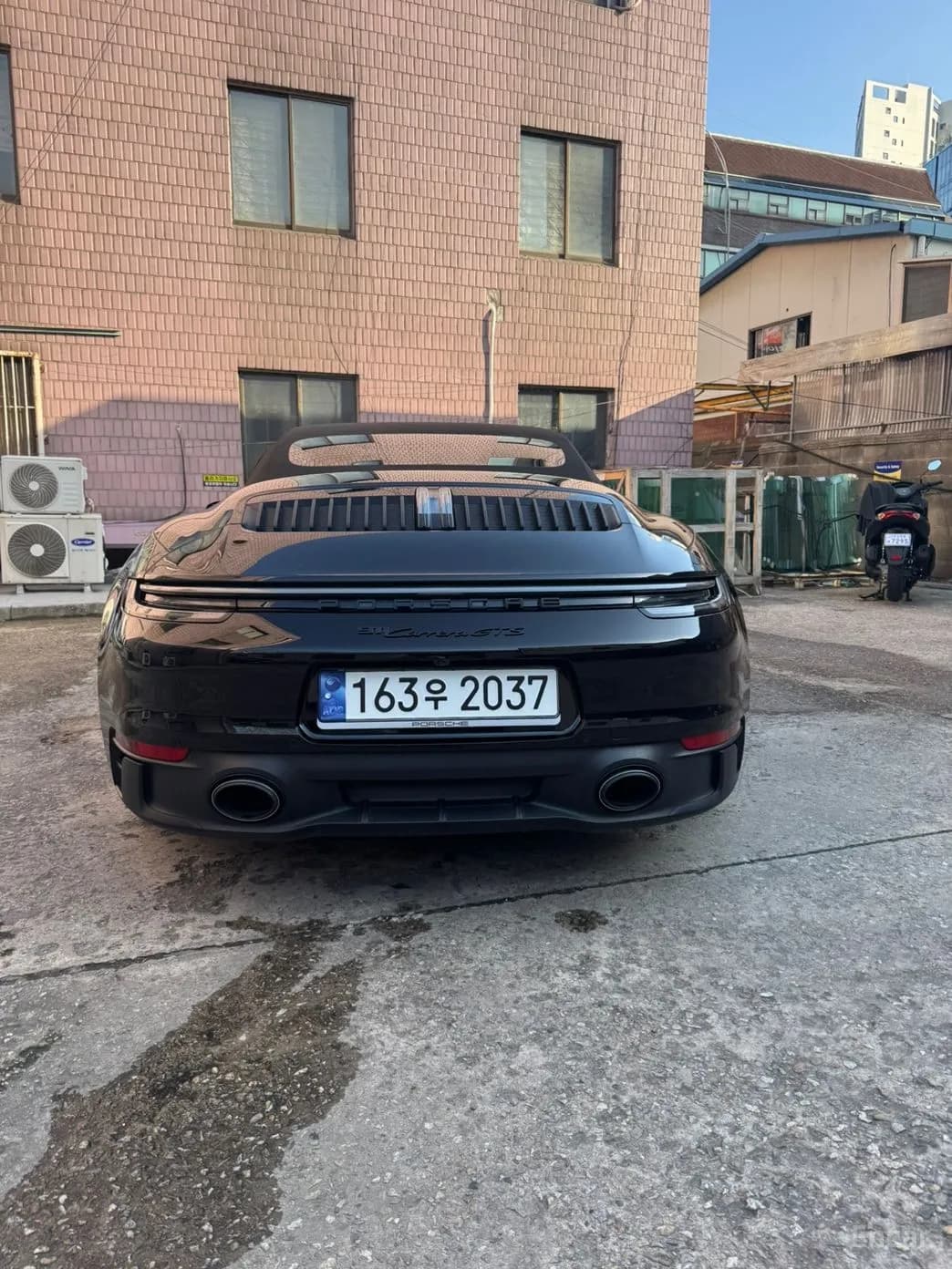 911 (992)