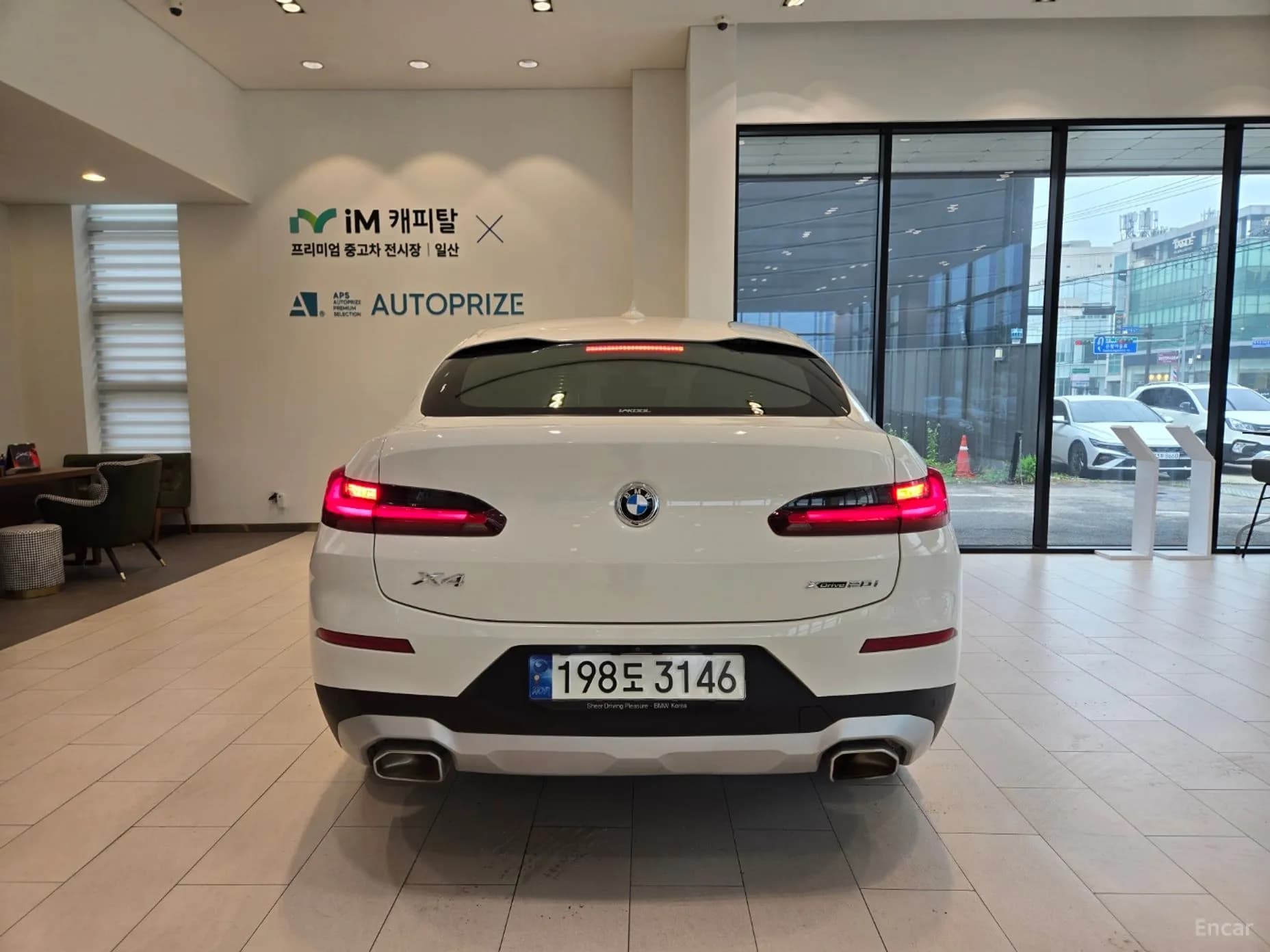 X4 (G02)