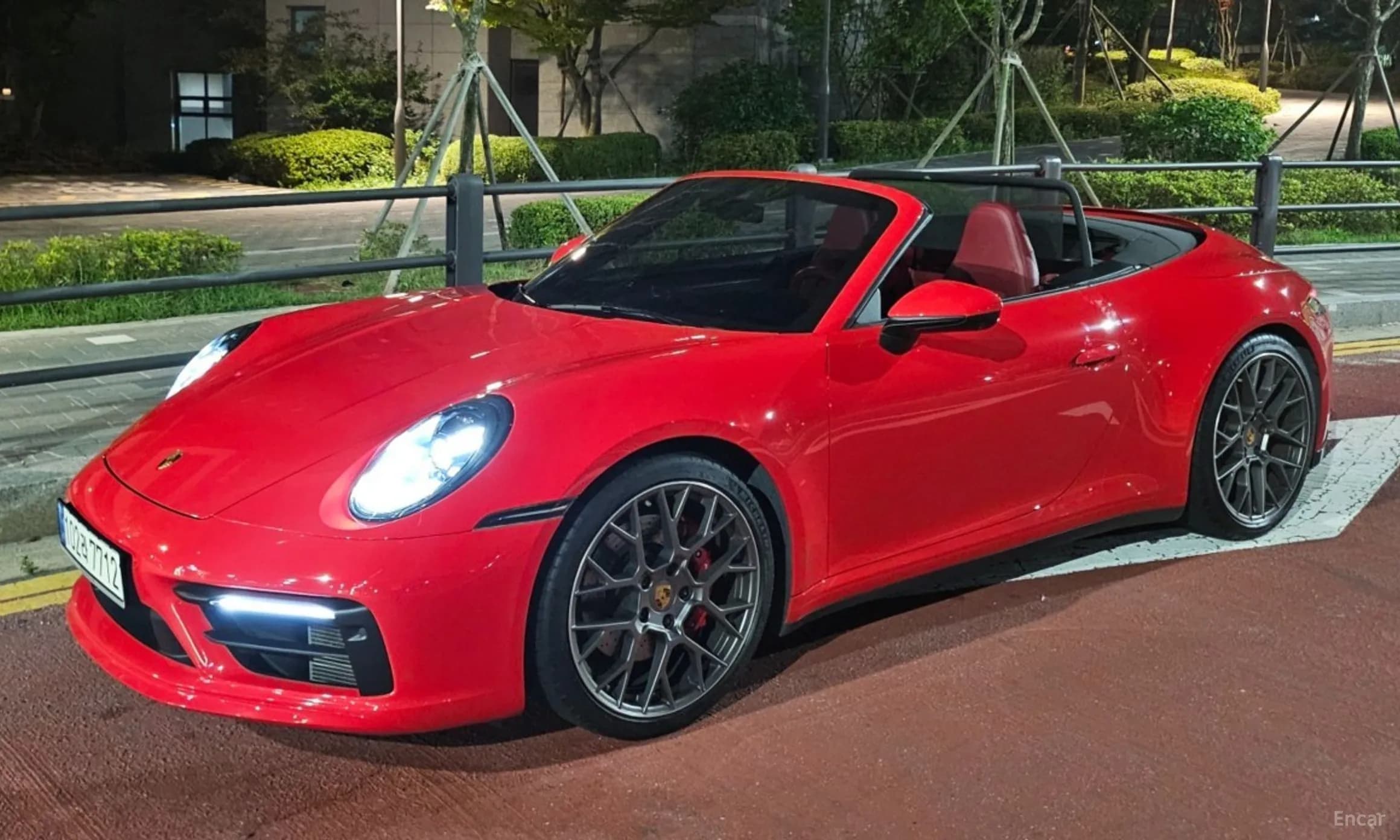 911 (992)
