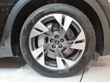 Q8 e-tron (GE)
