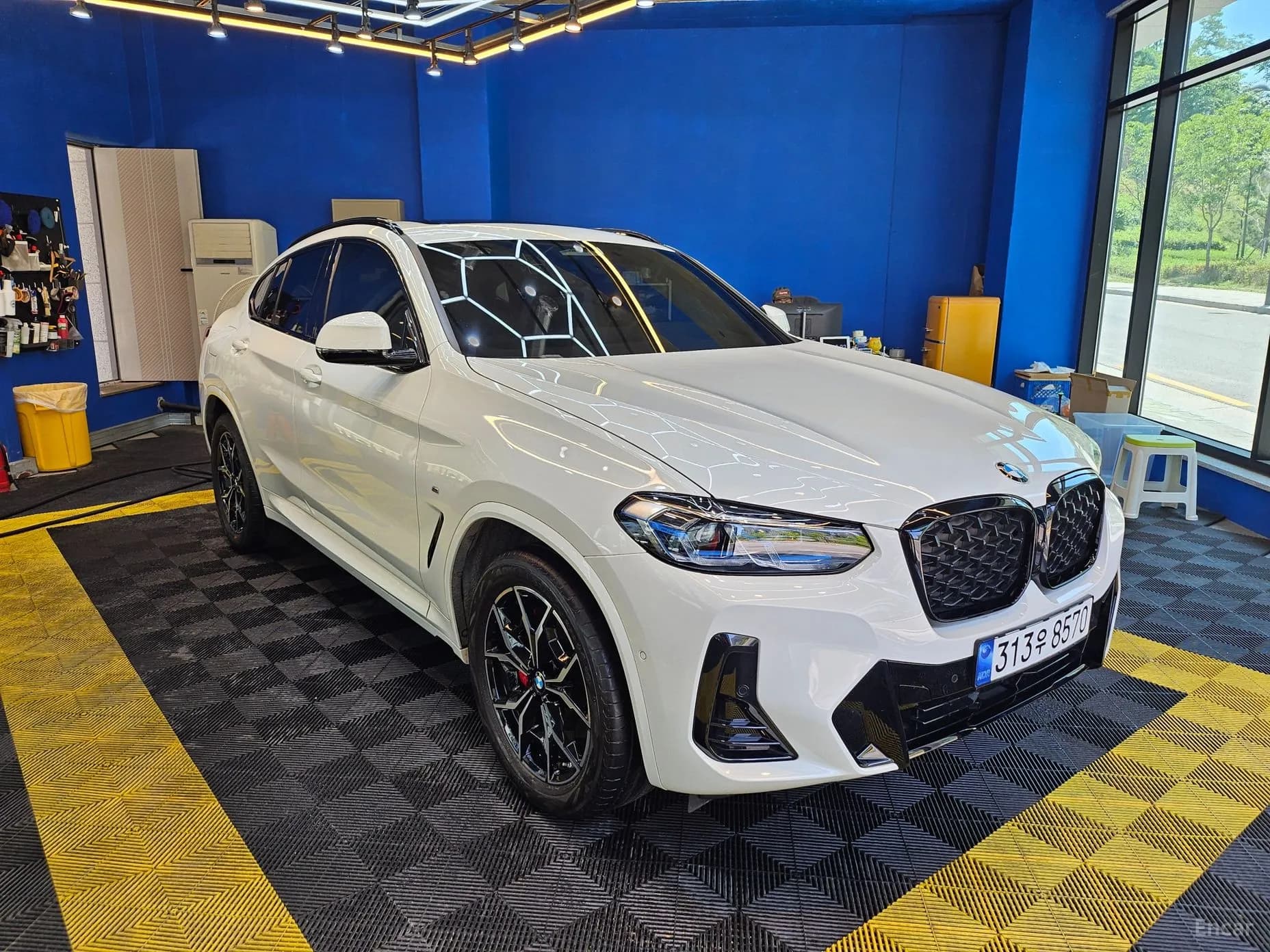 X4 (G02)