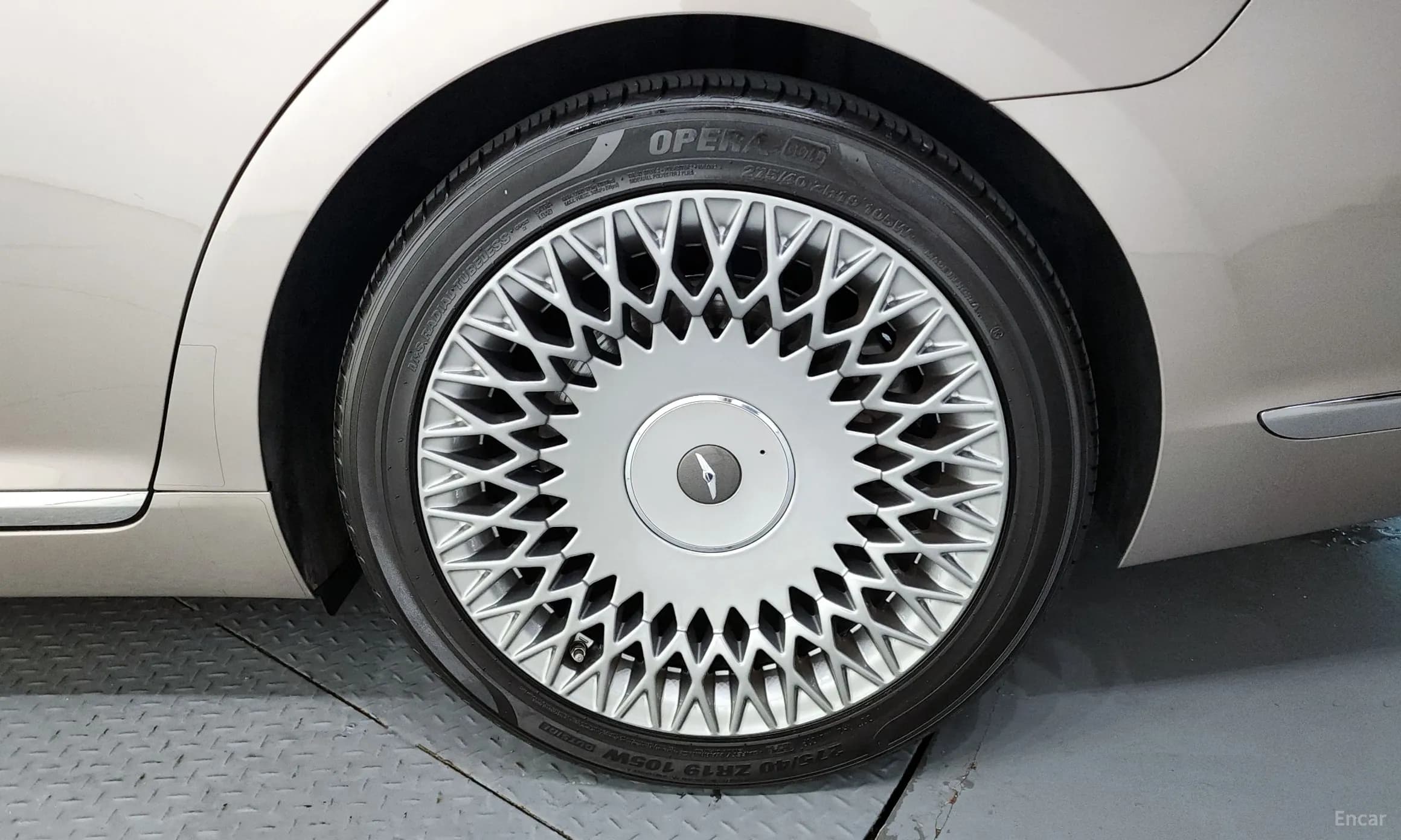 G90