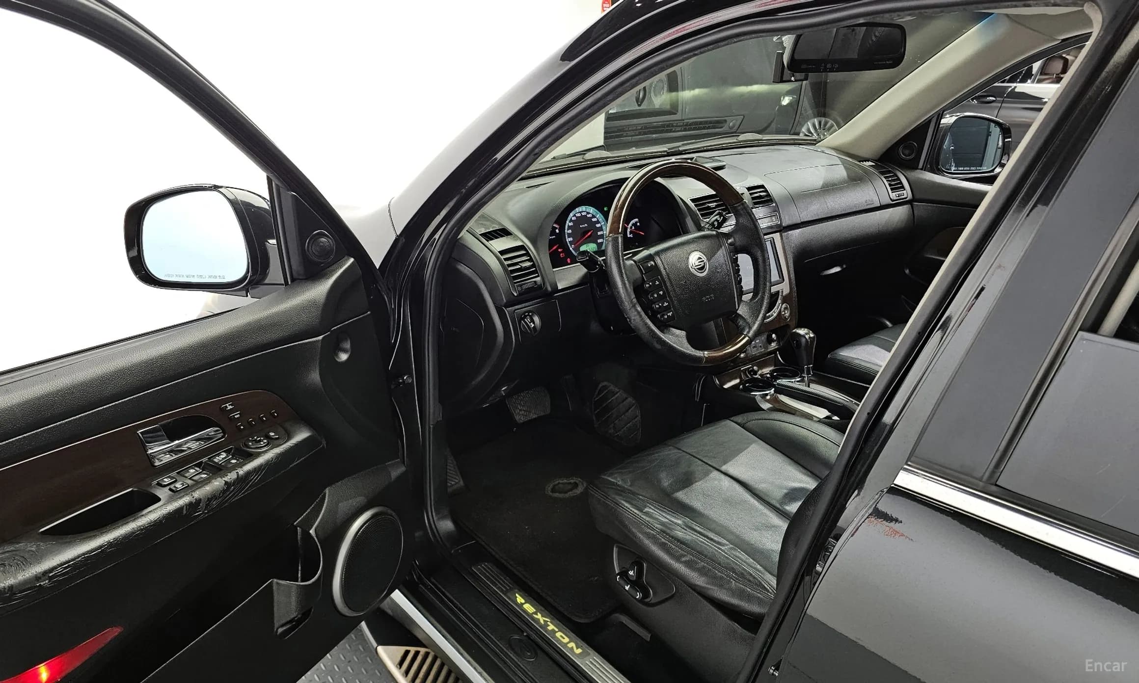 Rexton W