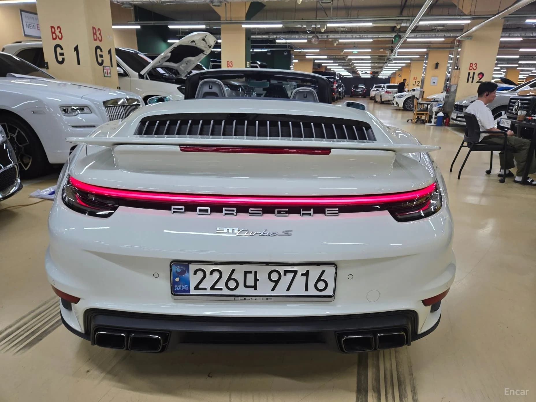 911 (992)