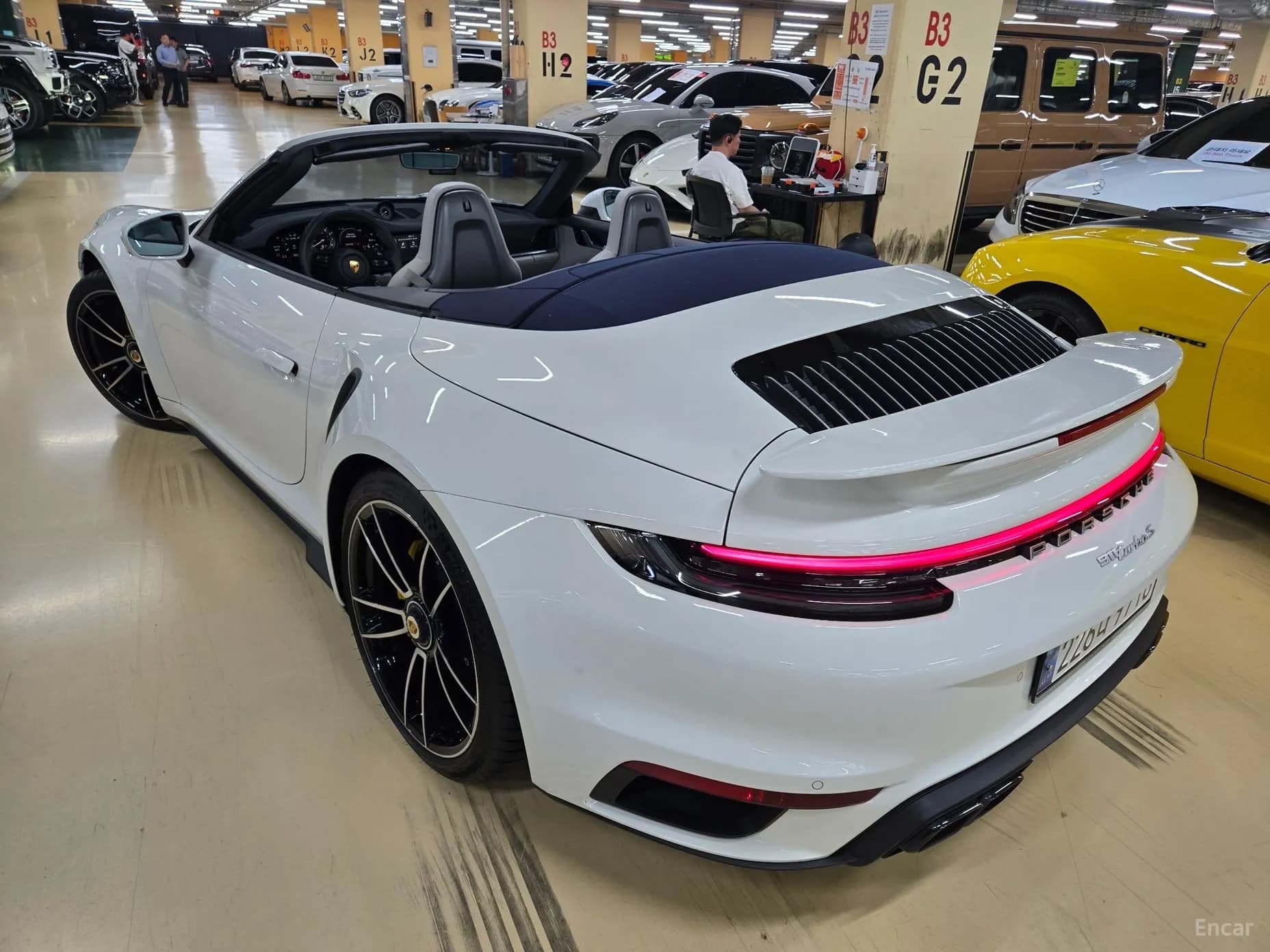911 (992)