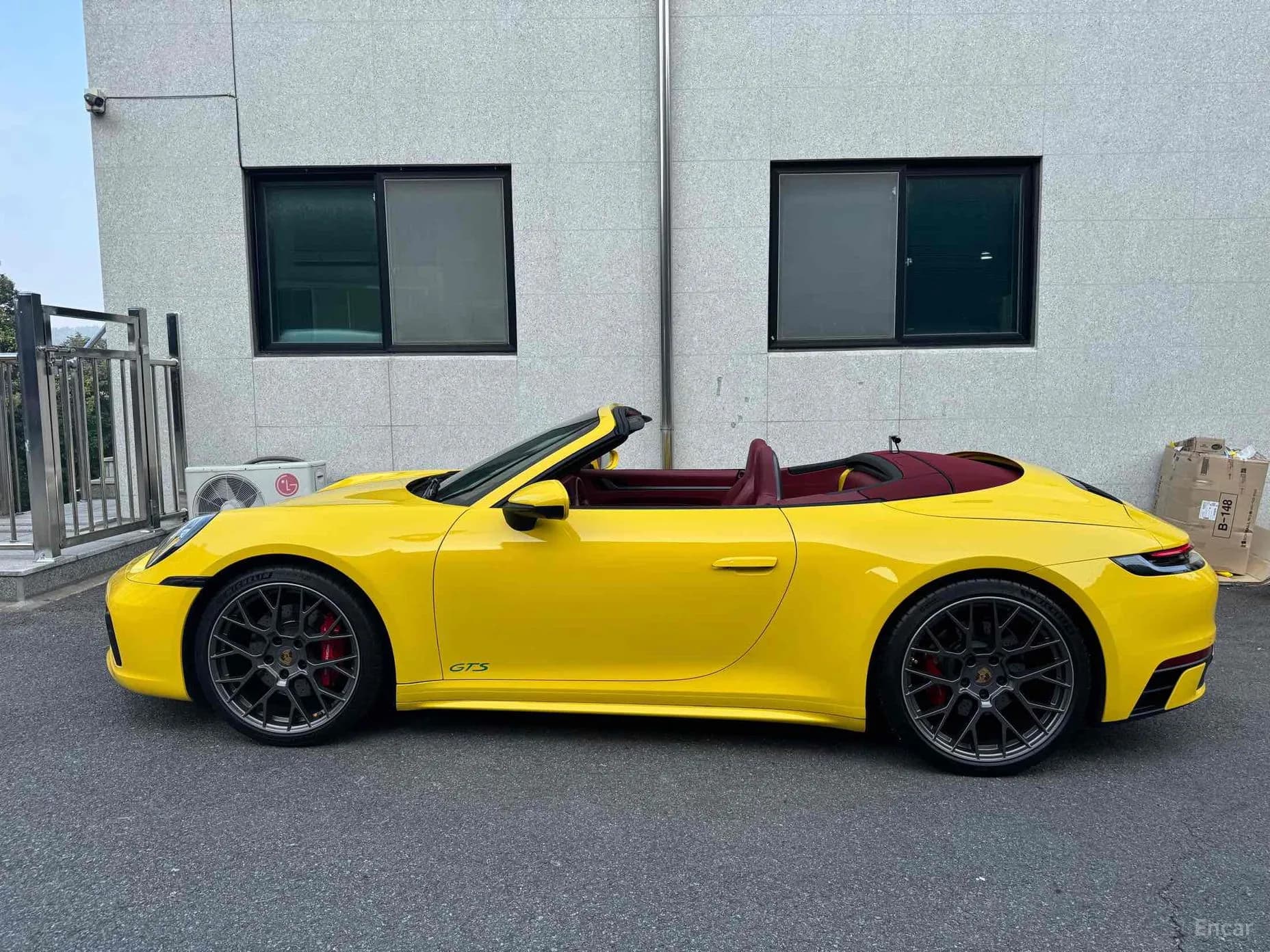 911 (992)