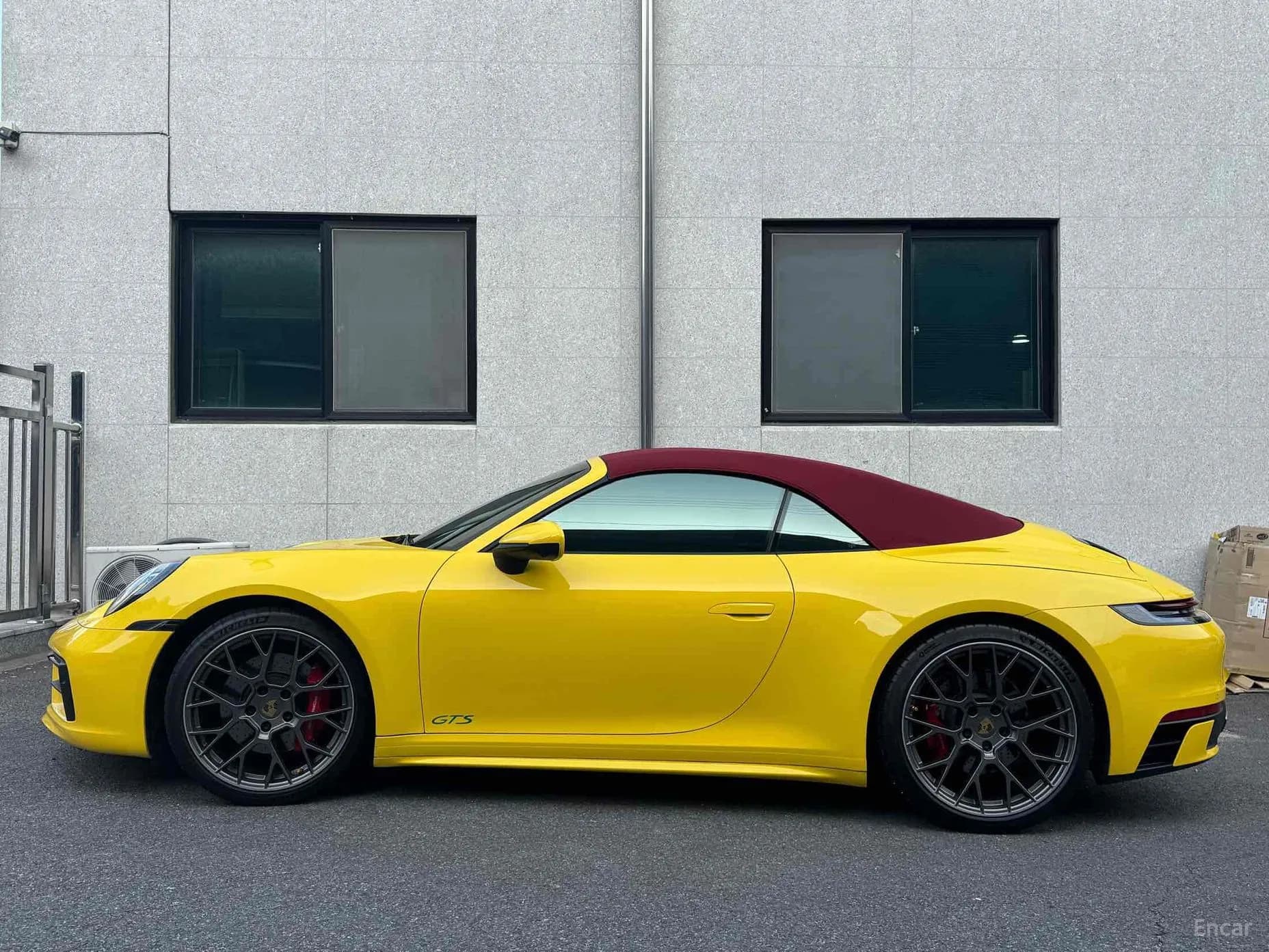 911 (992)
