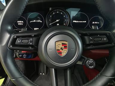 911 (992)