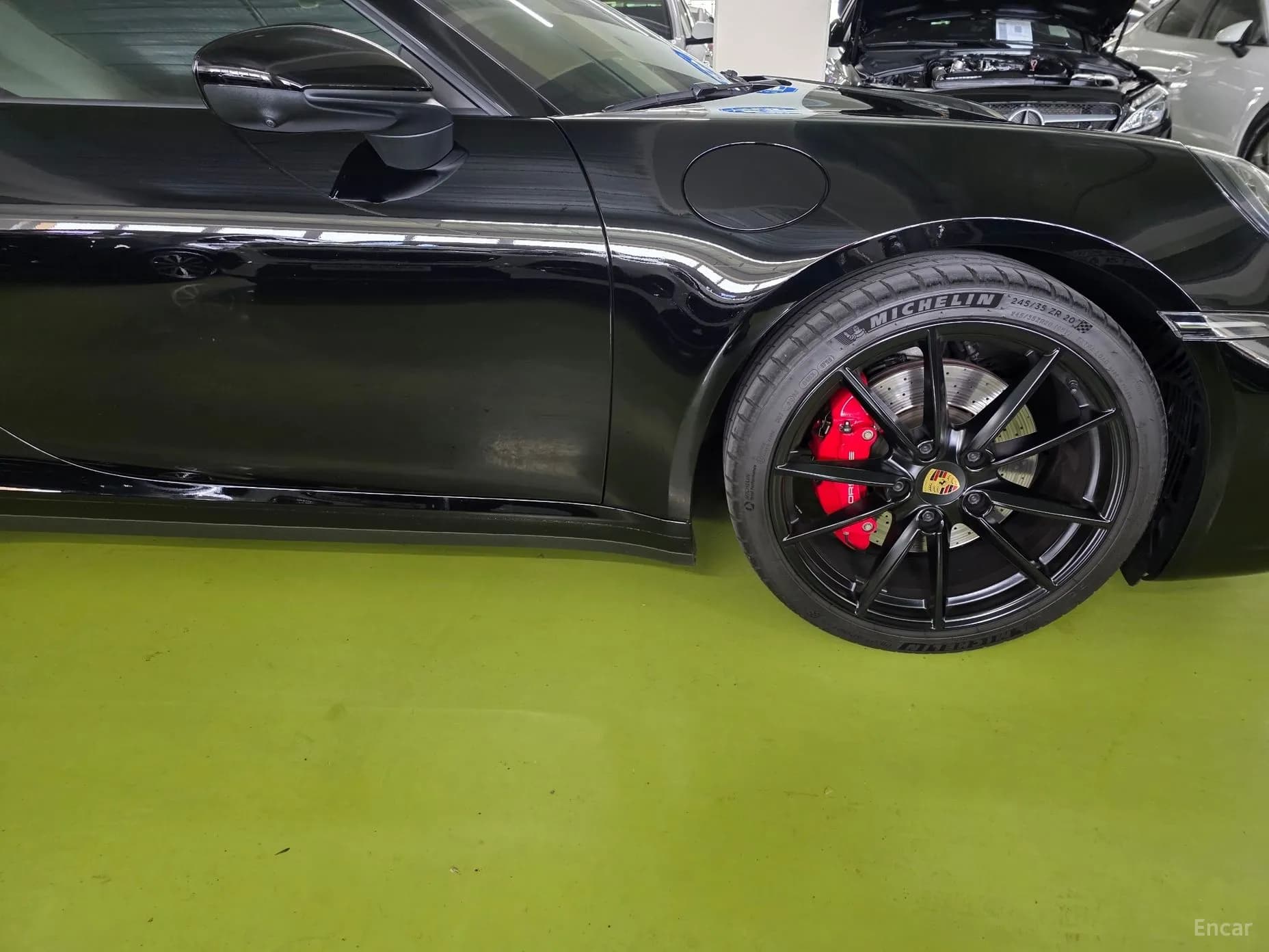 911 (992)
