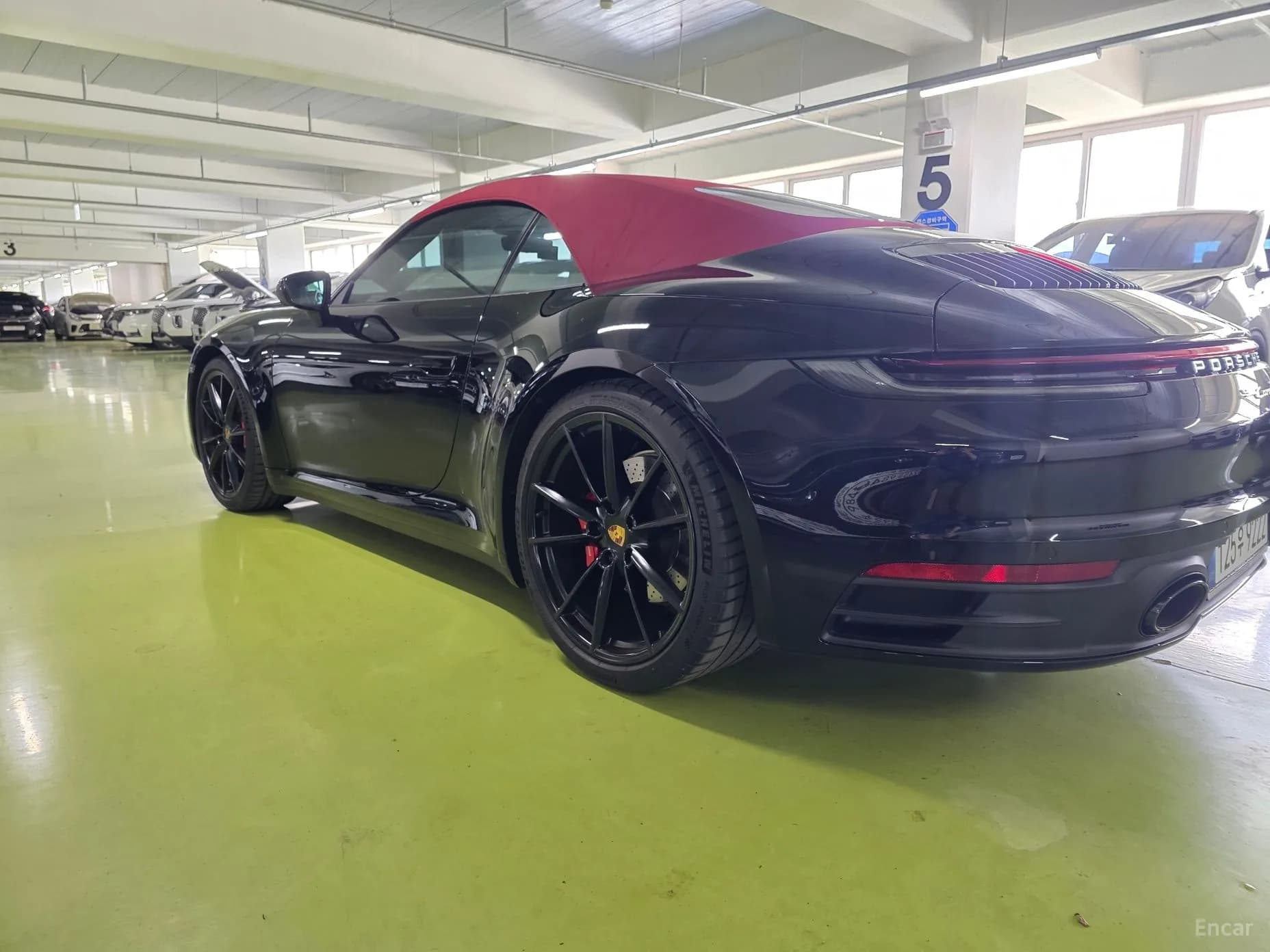 911 (992)