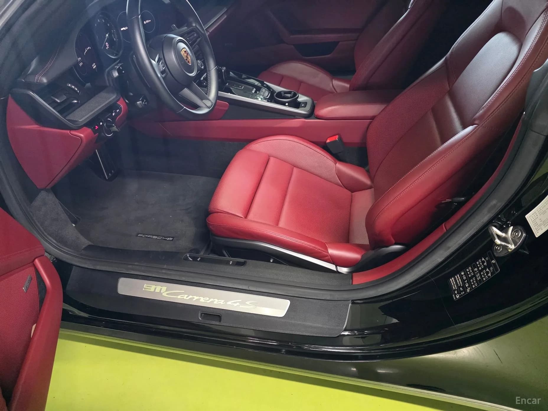 911 (992)