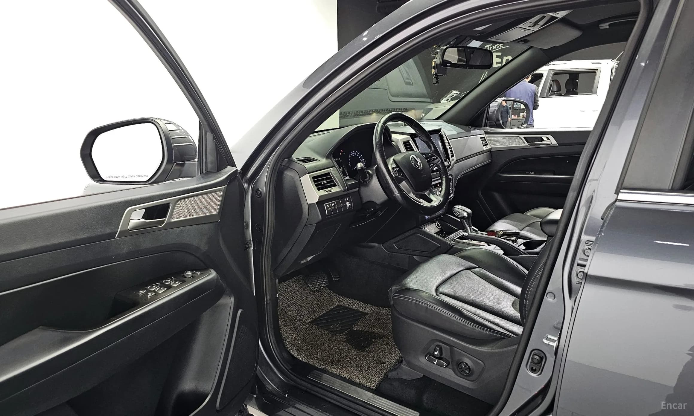 Rexton Sports Khan