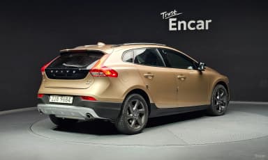 V40 Cross Country