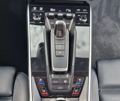 911 (992)
