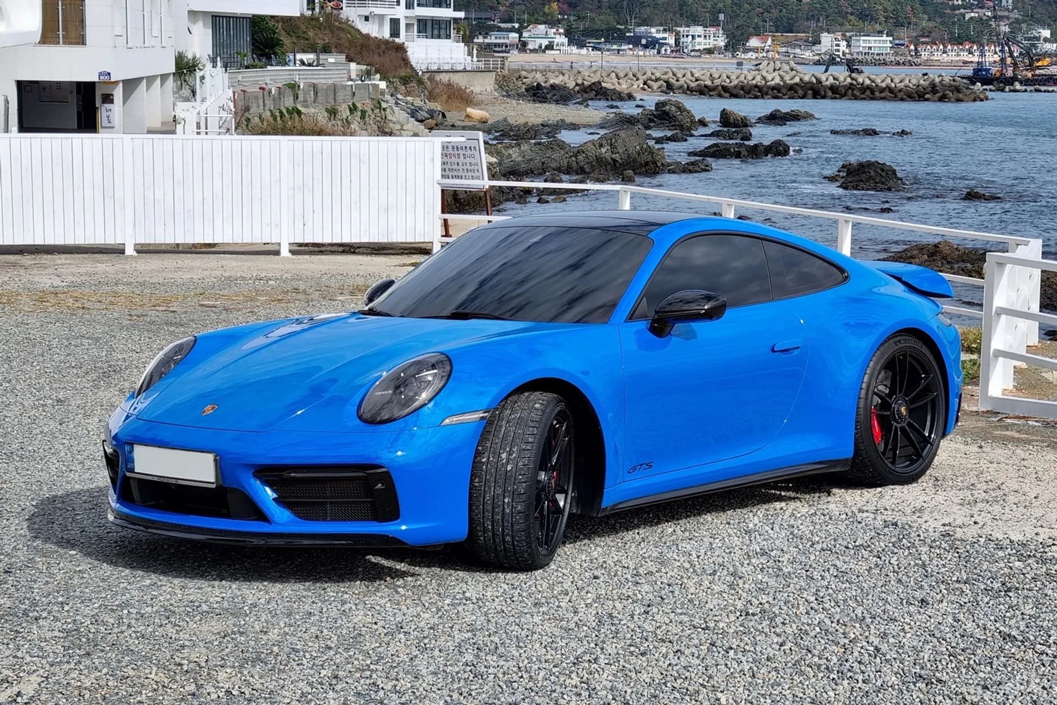 911 (992)