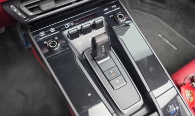911 (992)
