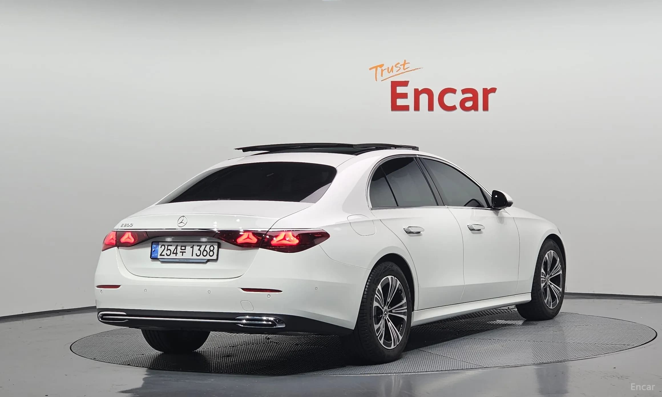 E-Class W214