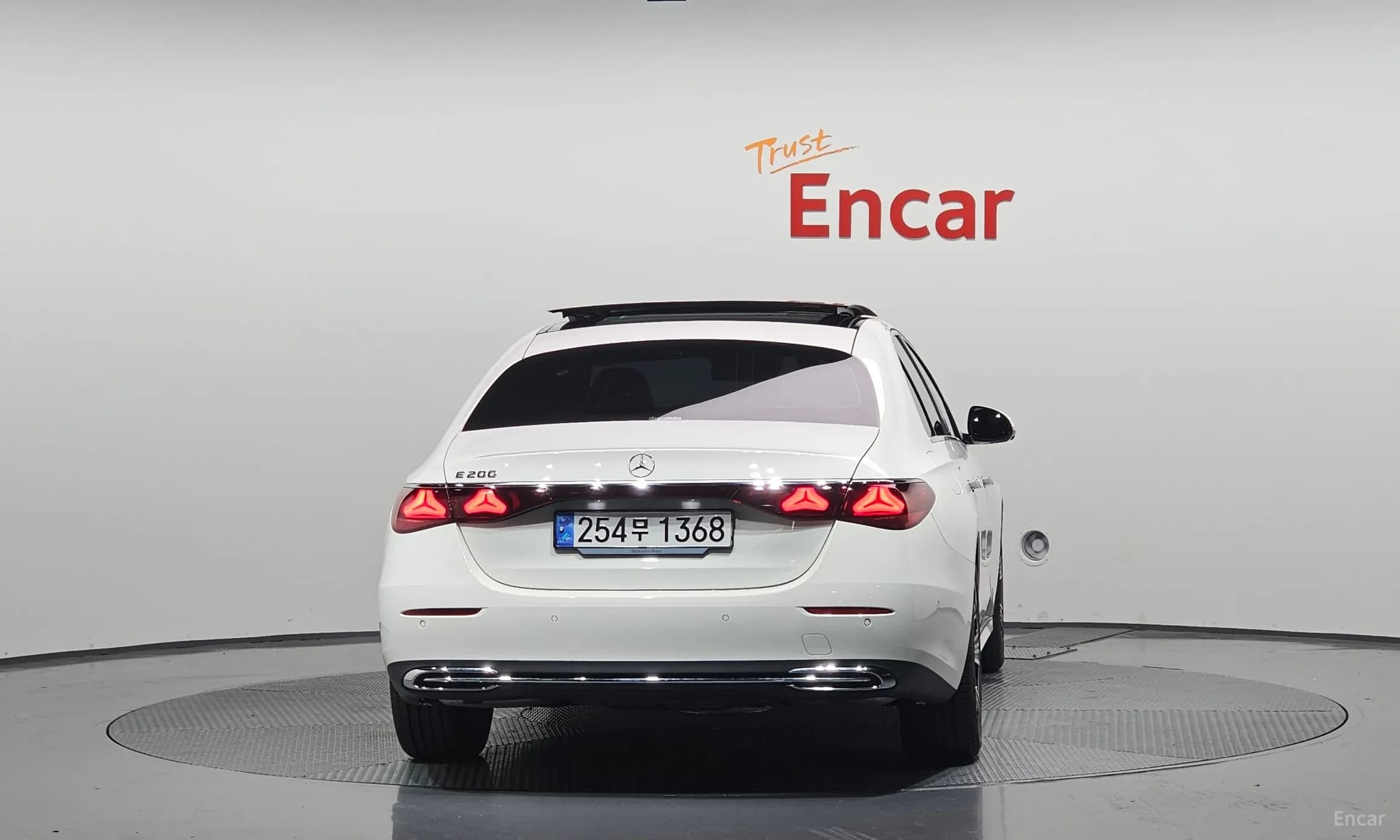E-Class W214