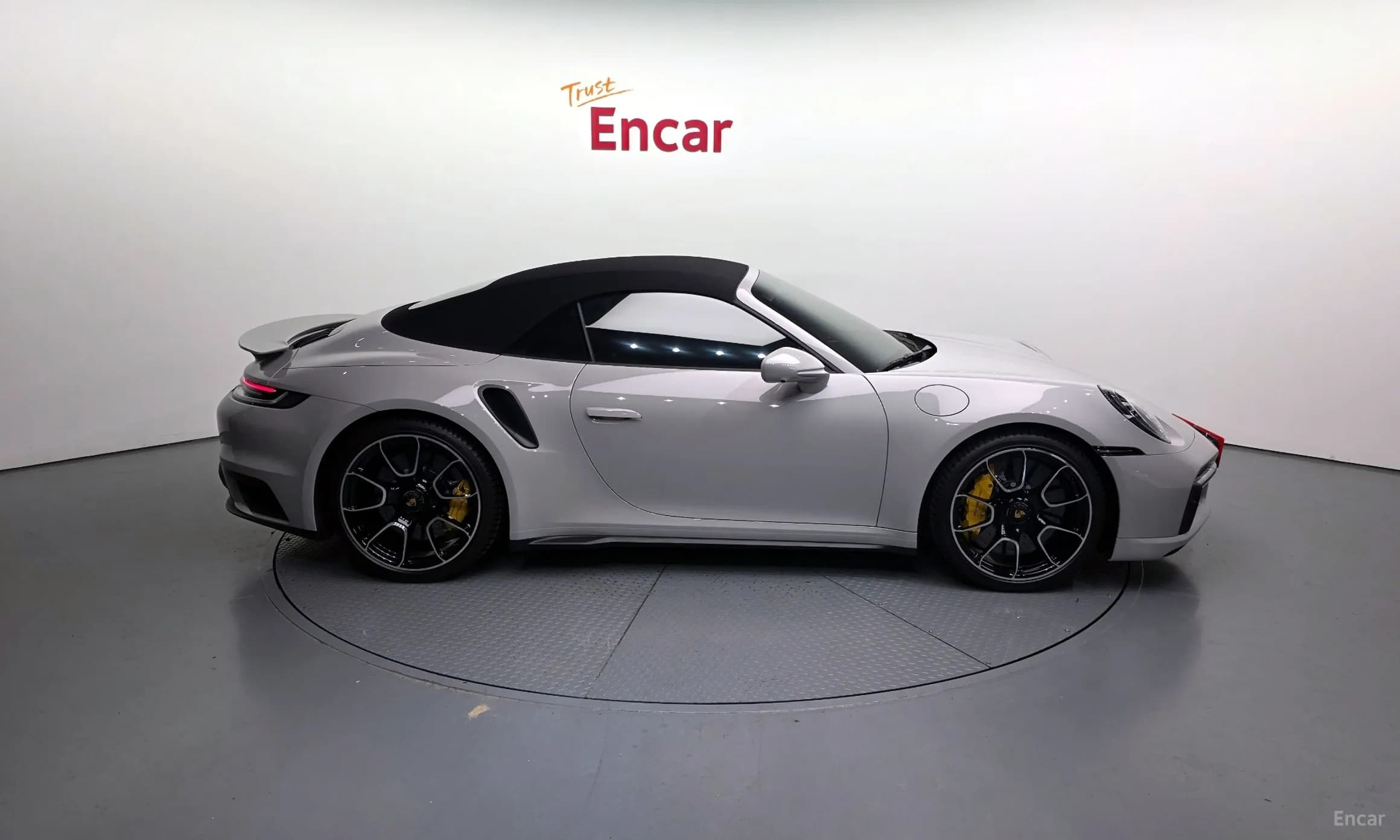 911 (992)