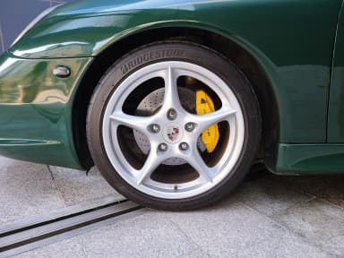 910