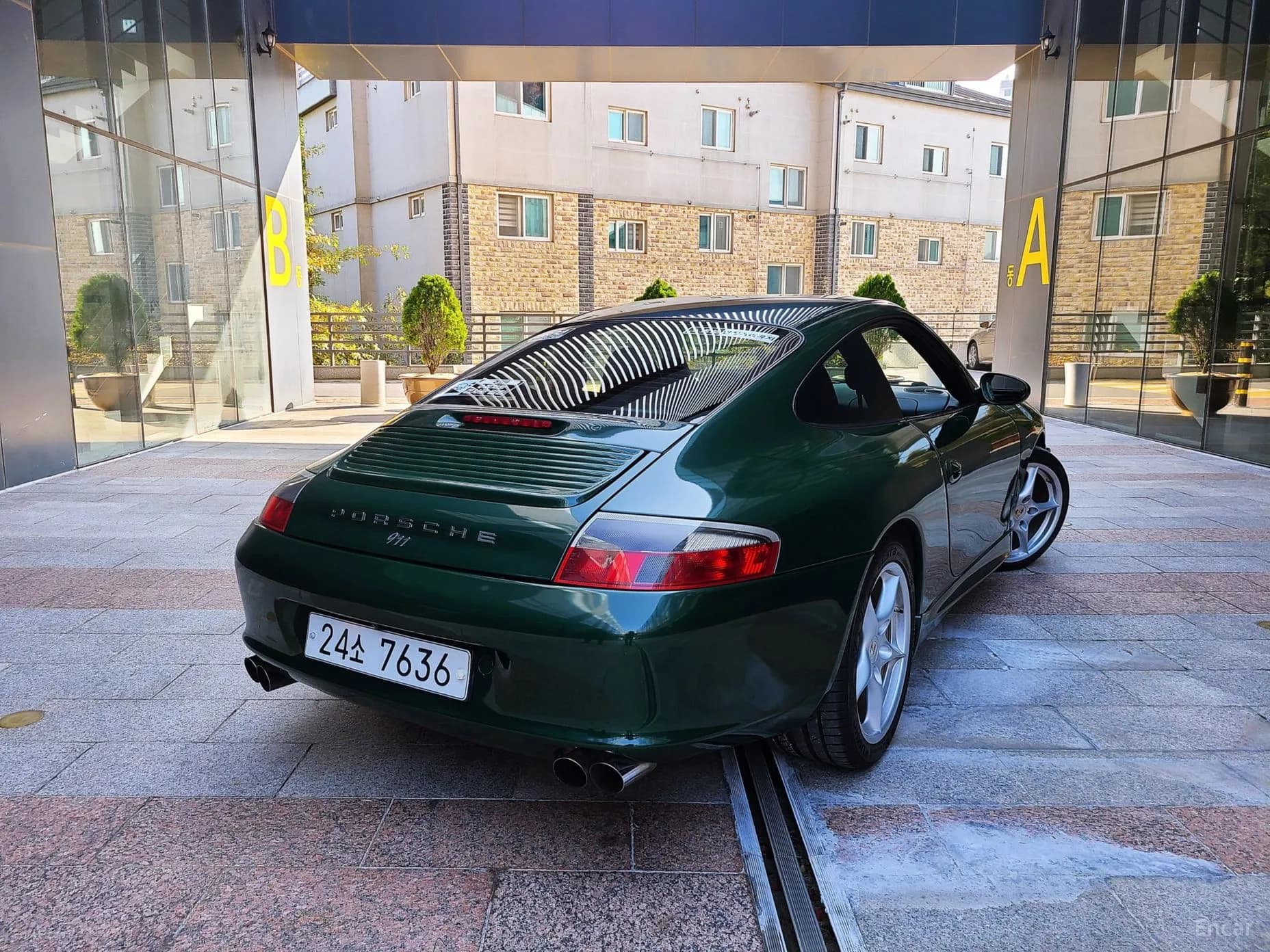 910