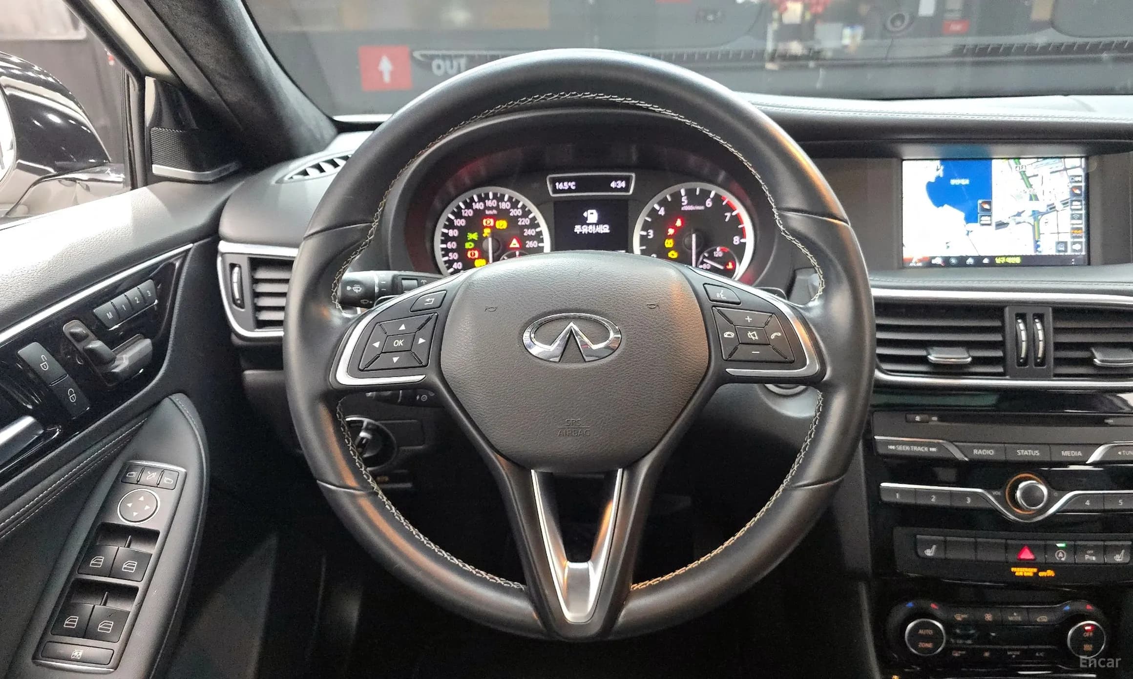 QX30