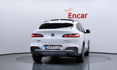 X4 (G02)