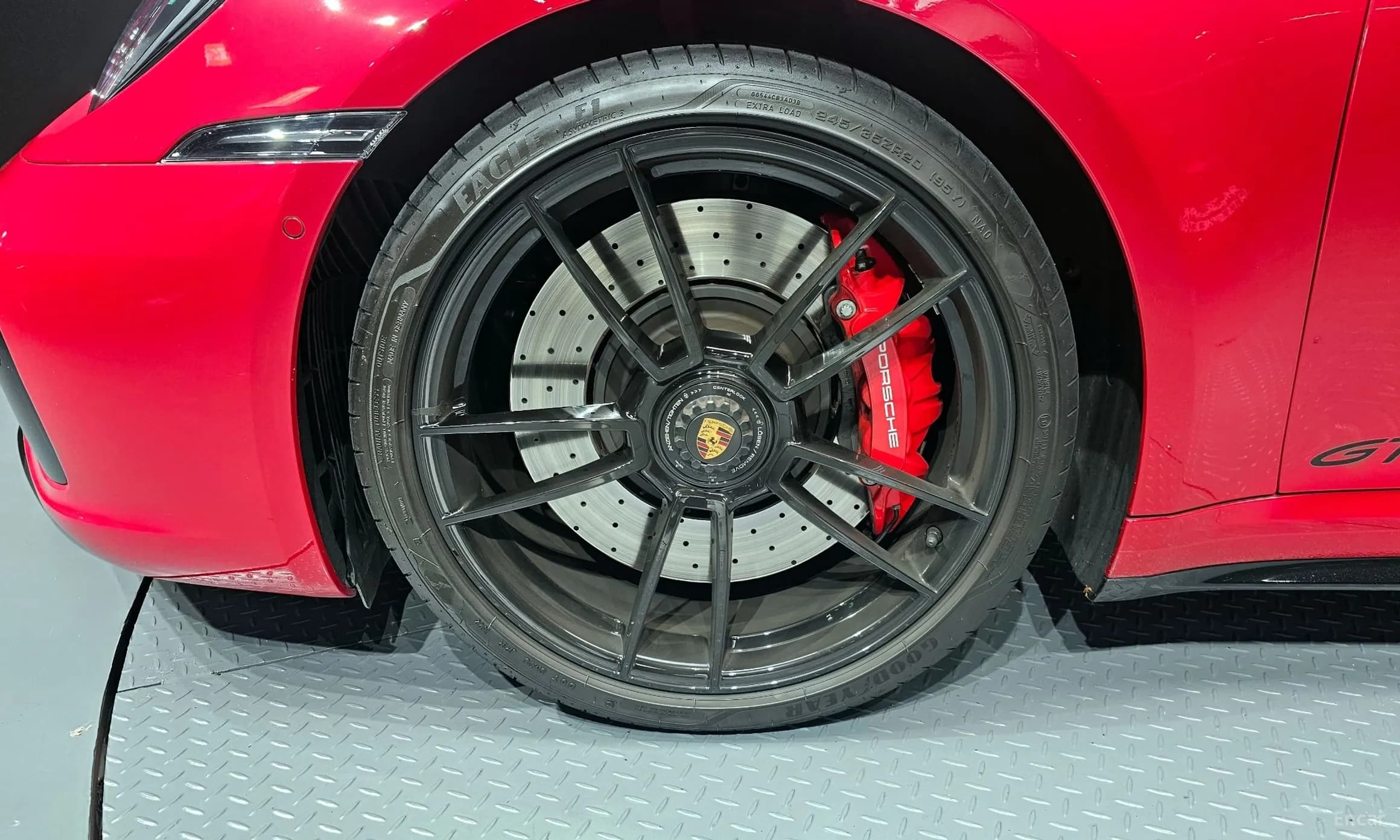 911 (992)