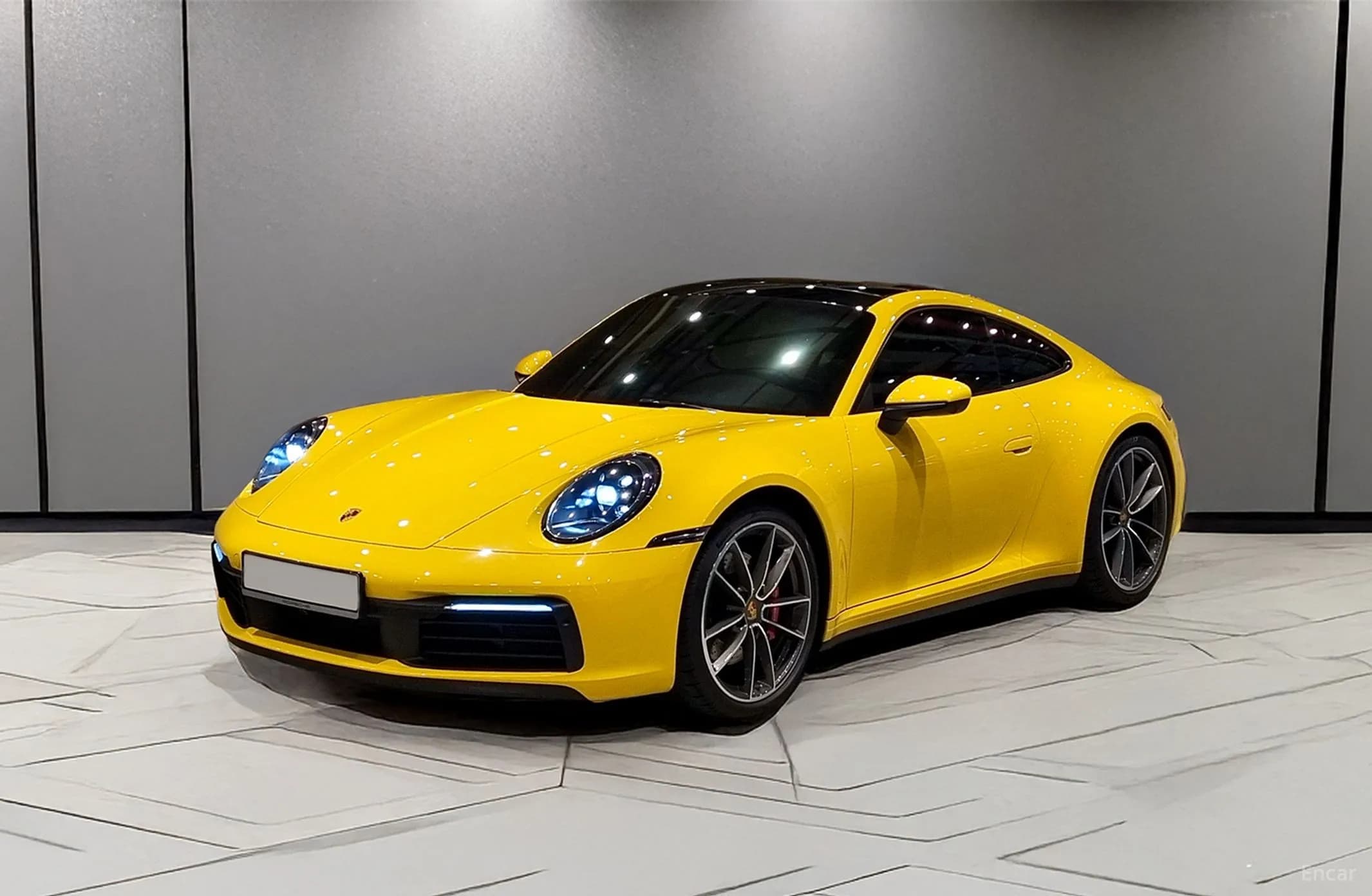 911 (992)