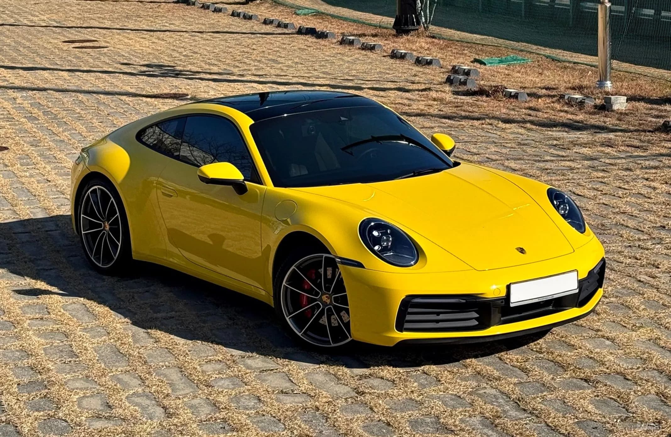 911 (992)
