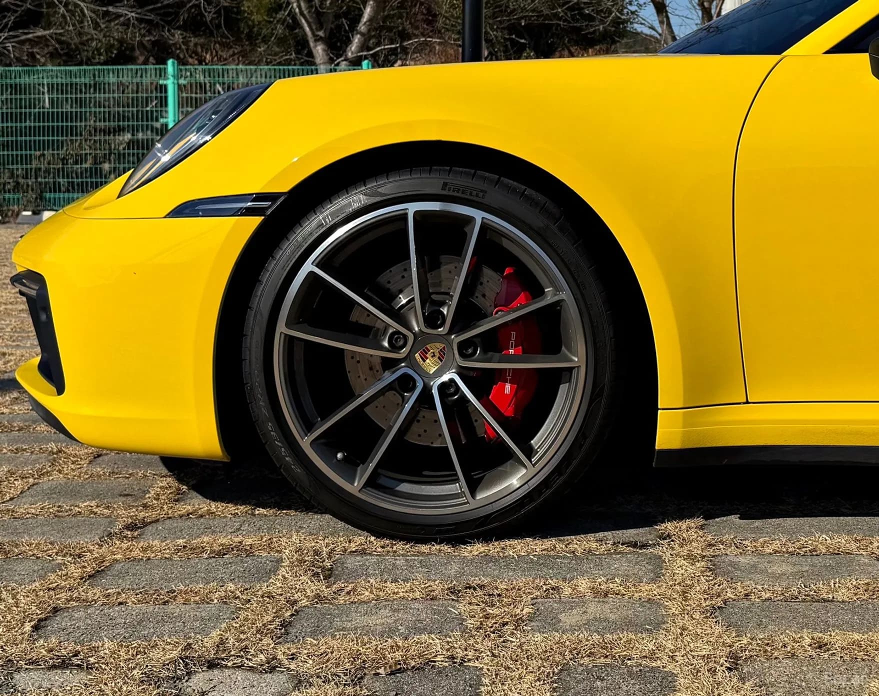 911 (992)
