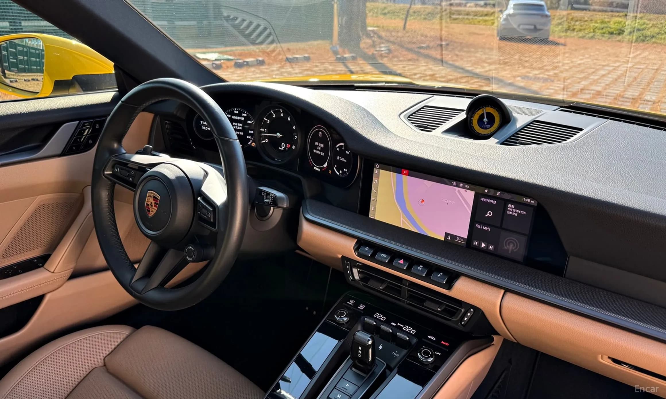 911 (992)