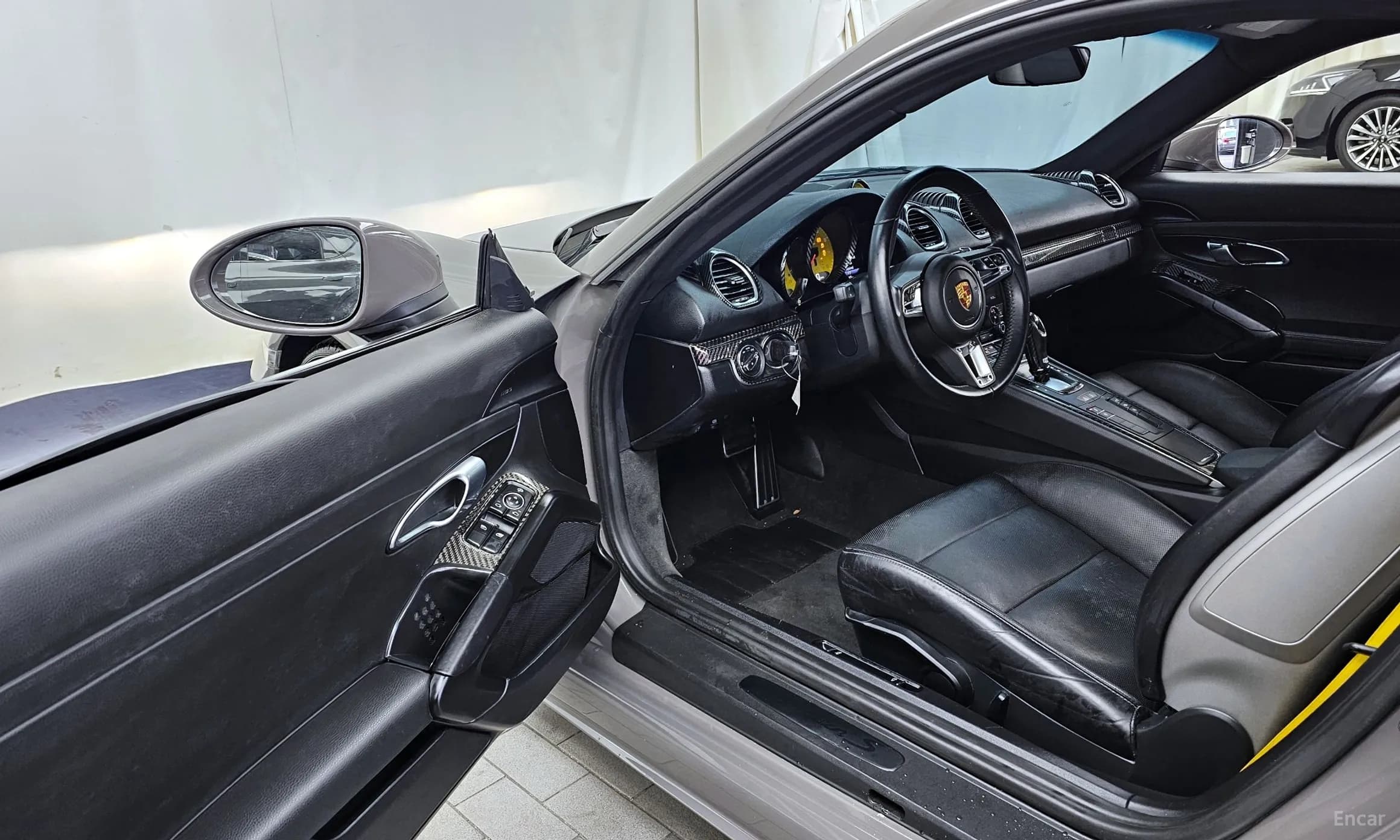 718 Cayman