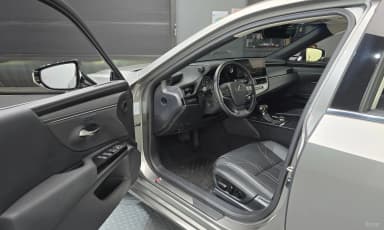 ES300h 7th Generation