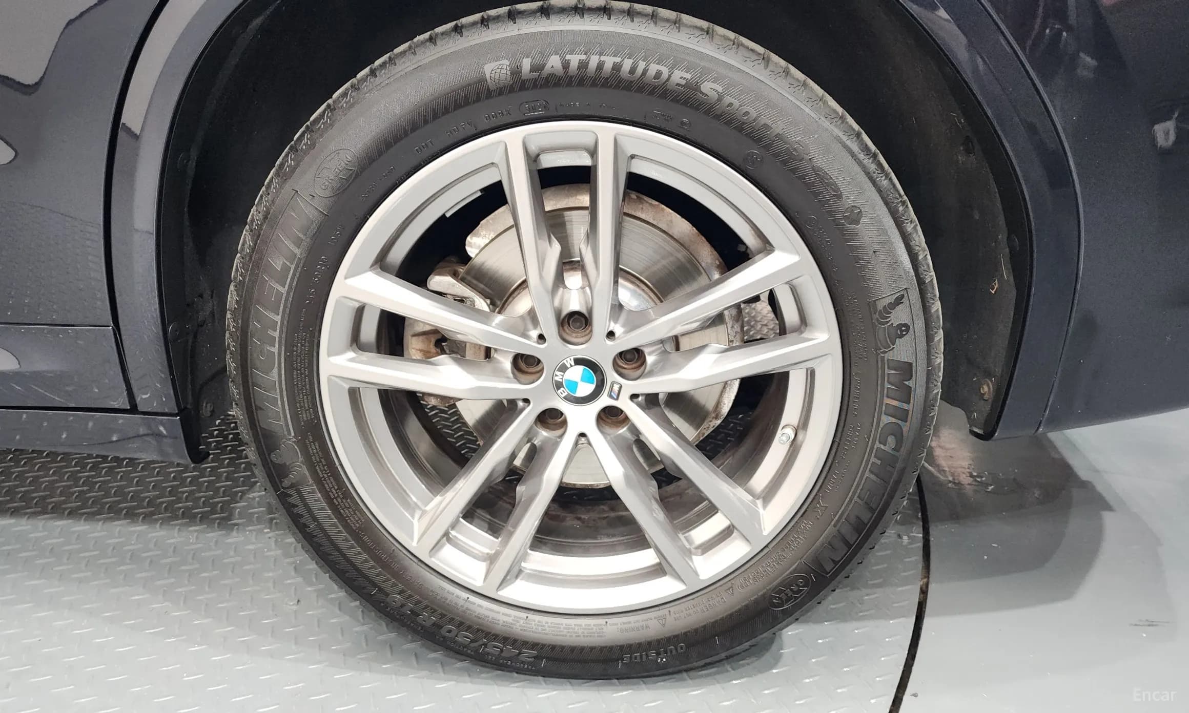 X3 (G01)