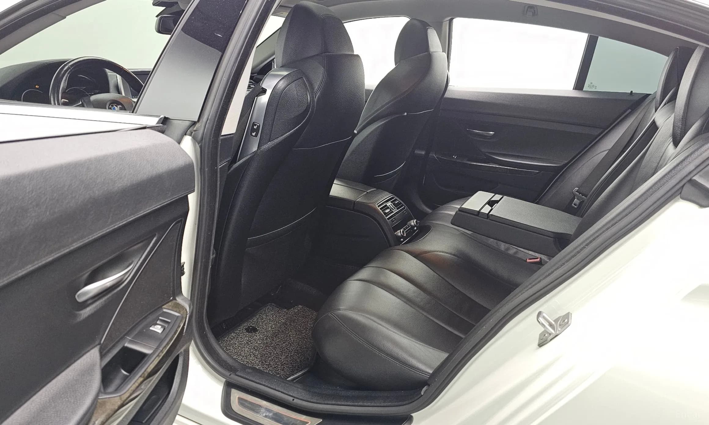 6 Series (F12)