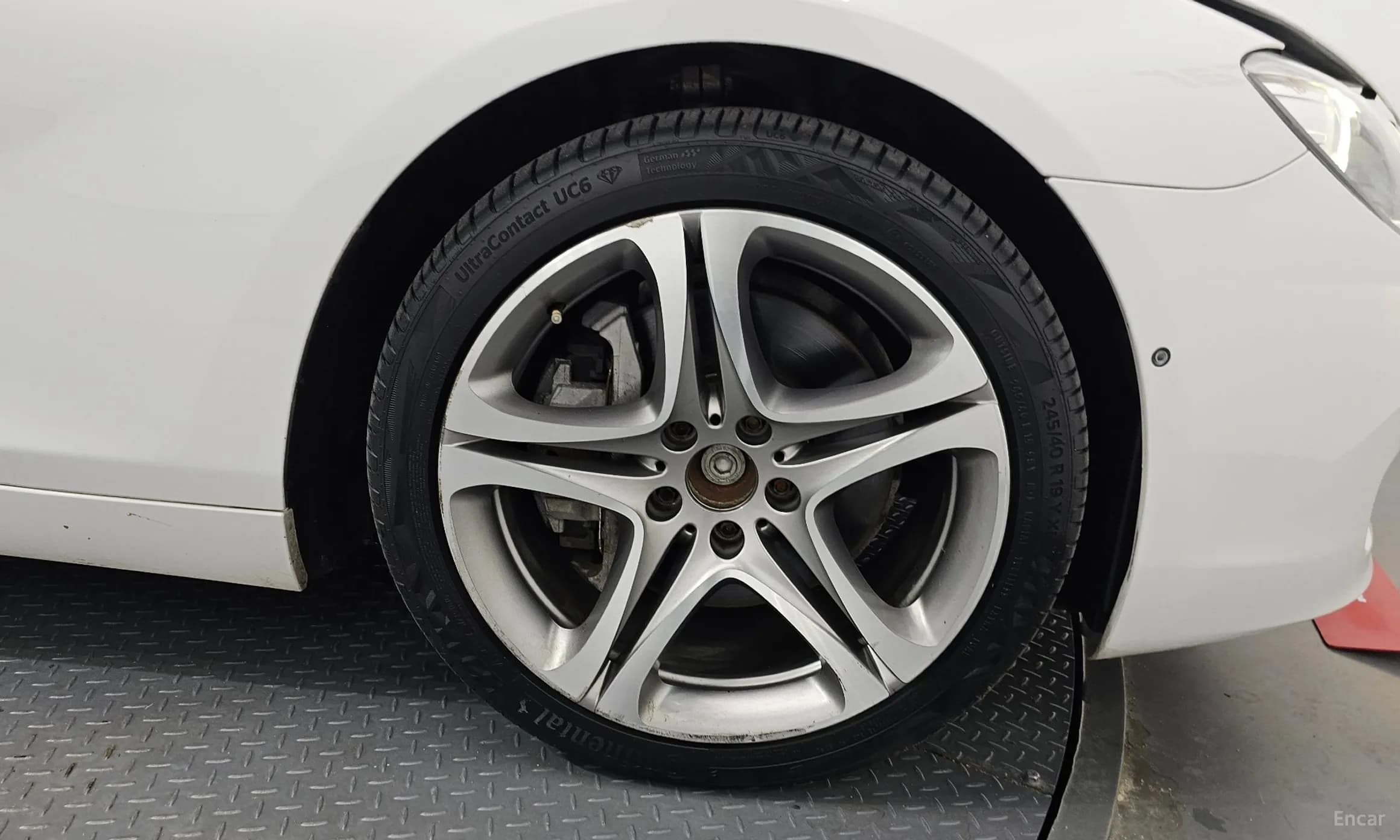 6 Series (F12)
