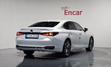 ES300h 7th Generation