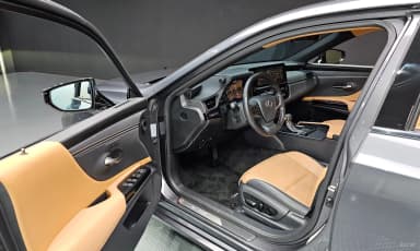 ES300h 7th Generation