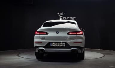 X4 (G02)