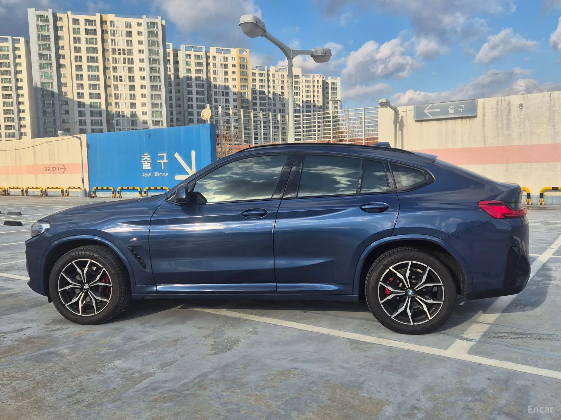 X4 (G02)