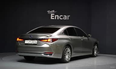 ES300h 7th Generation