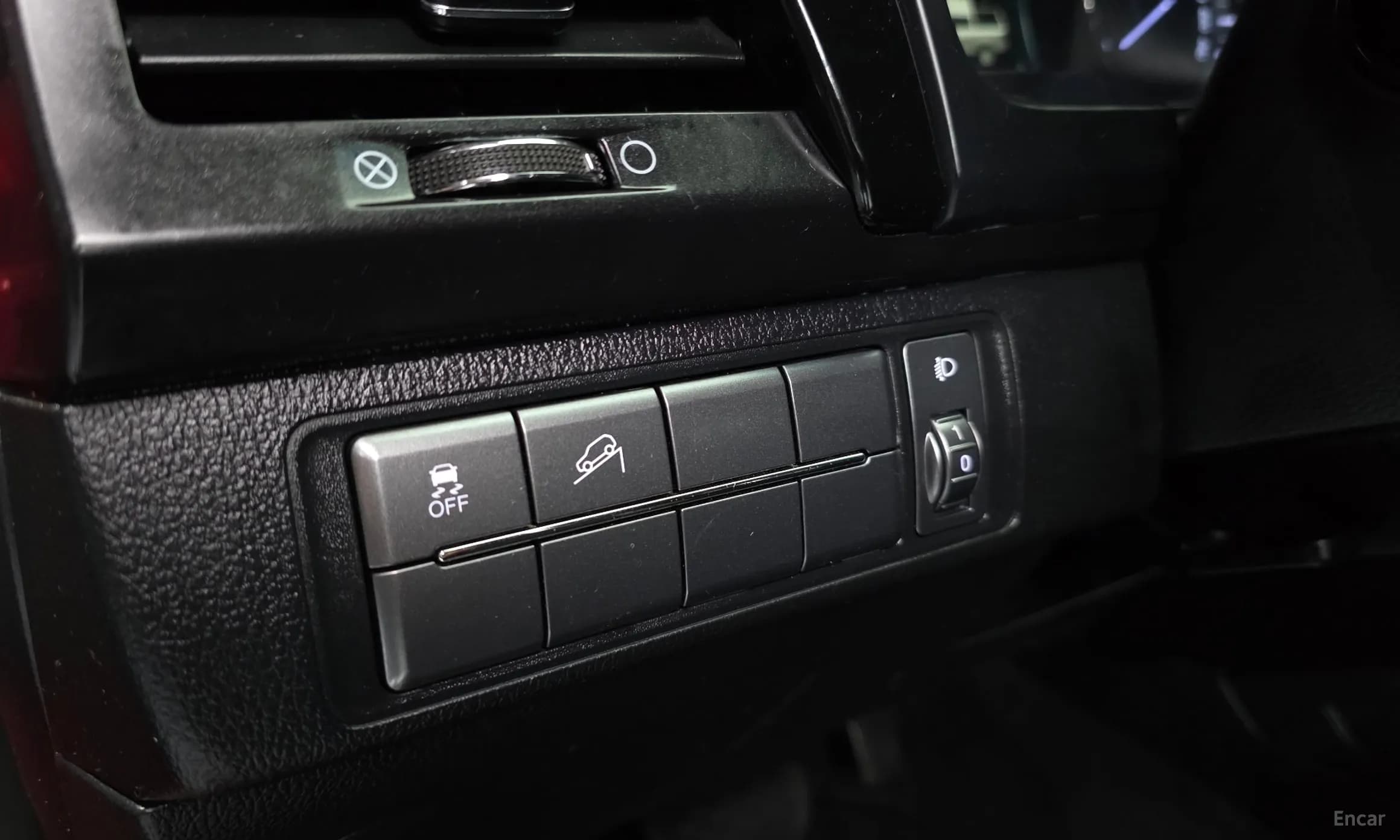 Rexton Sports Khan